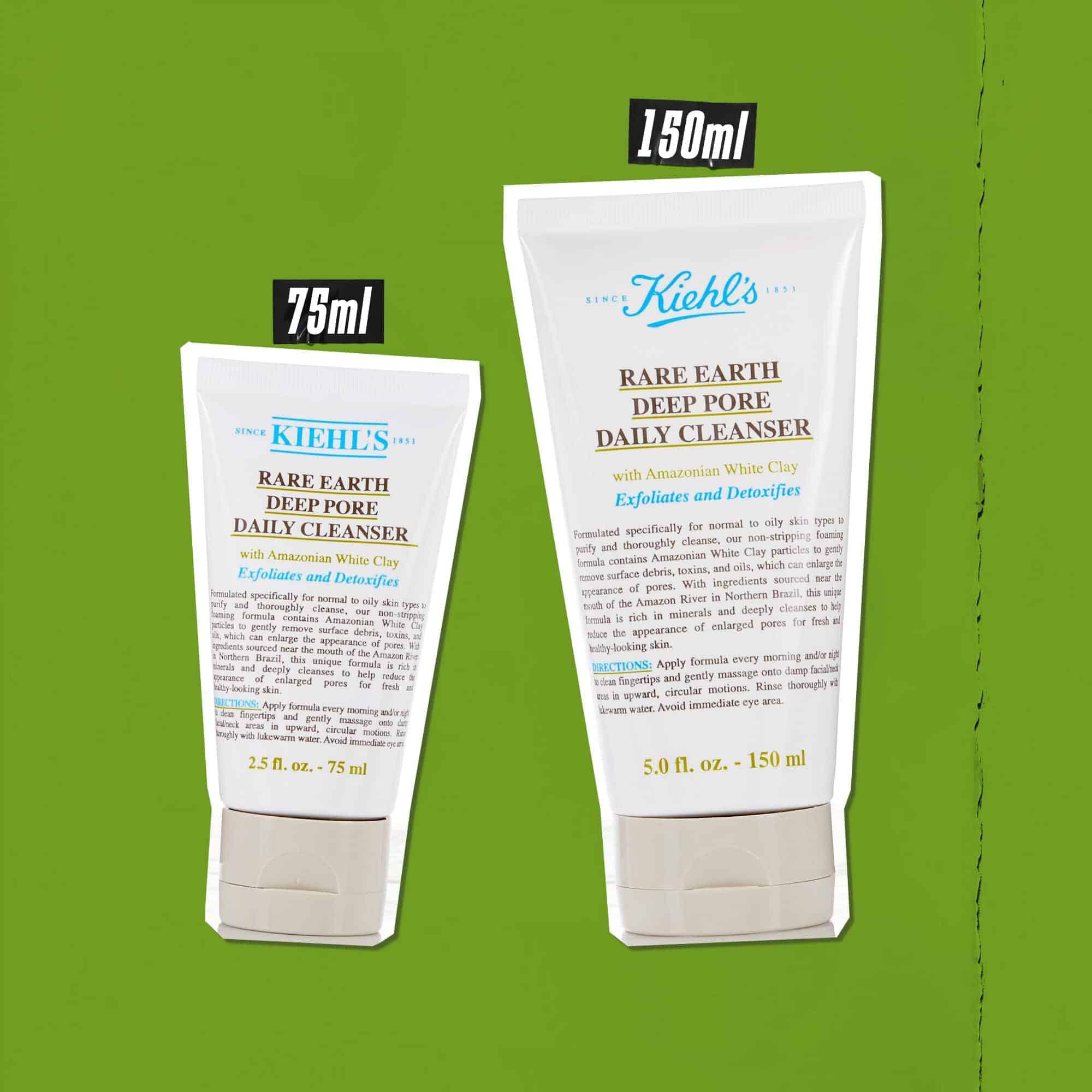 Uc farklı boyda Rare Earth Deep Pore Daily Cleanser tupu (75ml, 125ml, 150ml) yeşil bir zemin uzerinde.