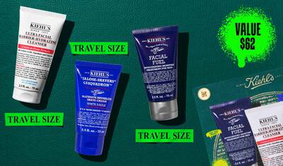 Koyu yeşil dokulu bir arka plan uzerine yerleştirilen grafik, uc Kiehl’s urununu one cıkarıyor. Beyaz tupteki "KIEHL’S ULTRA FACIAL BARRIER-HYDRATING CLEANSER" urunu, parlak yeşil renkle "SEYAHAT BOYU" olarak etiketlenmiş. Mavi tupteki "KIEHL’S 'CLOSE-SHAVERS' SQUADRON ULTIMATE BRUSHLESS SHAVE CREAM" urunu de parlak yeşil renkle "SEYAHAT BOYU" olarak etiketlenmiş. Koyu mavi tupteki "KIEHL’S FACIAL FUEL MOISTURIZER" ise yine parlak yeşil renkle "SEYAHAT BOYU" olarak etiketlenmiş. Sağ alt koşede kısmen gorunen yeşil Kiehl’s hediye kutusu, aynı uc urunu sergiliyor.