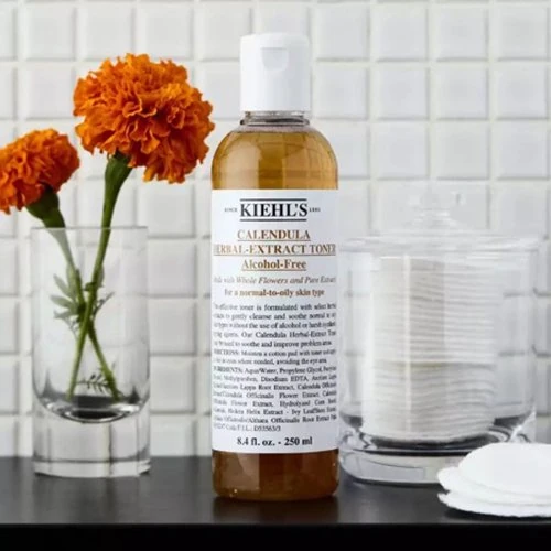https://www.kiehls.com.tr/media/kiehls_blog_images/19-07/18/calendula-herbal-extract-tonik.webp