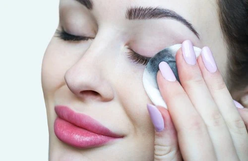 https://www.kiehls.com.tr/media/kiehls_blog_images/19-07/23/goz-makyaj-silme.webp