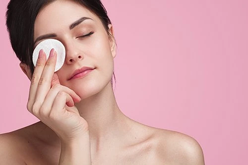 https://www.kiehls.com.tr/media/kiehls_blog_images/19-07/23/goz-makyaji-nasil-temizlenir.webp